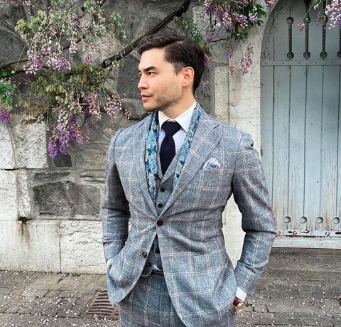 &laquo;Холостяк&raquo; Димаш Адилет хвастается часами за 50 миллионов рублей