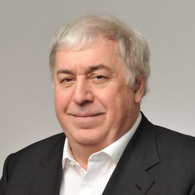 Михаил Гуцериев получил премию «Поэт года» Михаил Гуцериев получил премию «Поэт года»