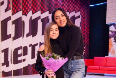 Скандал на &laquo;Голос.Дети&raquo; и травля. Цена популярности дочки Алсу Микеллы Абрамовой