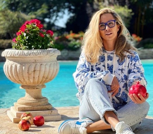 Ника Белоцерковская приютила украинскую певицу Олю Полякову на своей вилле во Франции