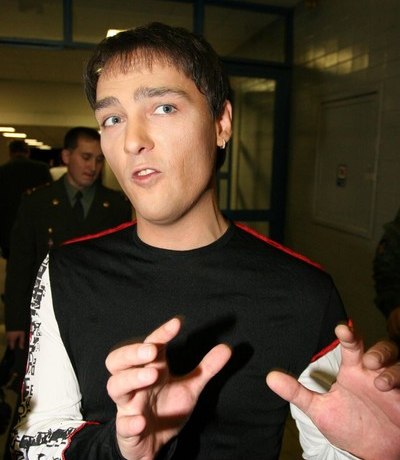 Больше никаких дискотек! За могилой Юрия Шатунова теперь следит вооруженная охрана