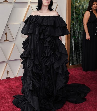 Вываливающаяся грудь и жуткие оборки. Звезды &laquo;Оскара-2022&raquo;, которым нужно уволить стилистов