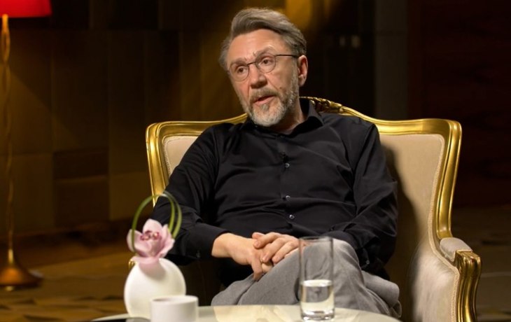 &laquo;Мне эта позиция кажется ущербной&raquo;: Сергей Шнуров не собирается покидать Россию