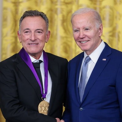 Брюс Спрингстин и Хосе Фелисиано получили Национальные медали искусств