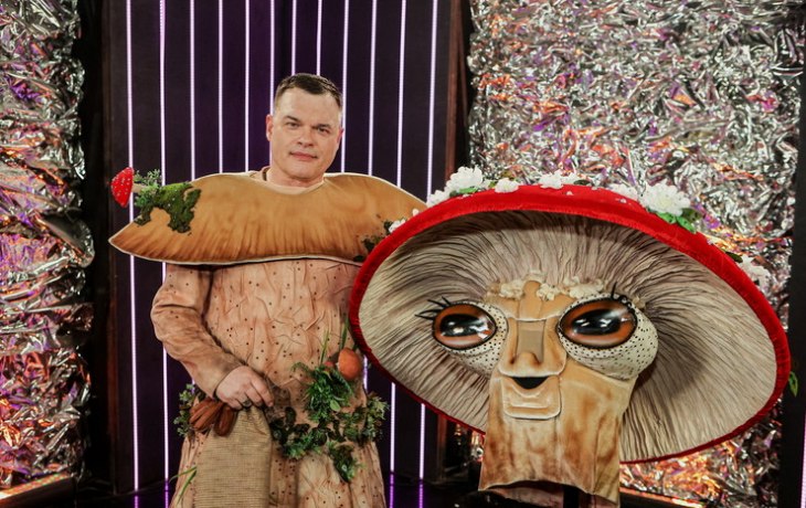 Мухомор Евгений Дятлов о кухне шоу &laquo;Маска&raquo;: почему надевал костюм на голое тело, чего боялся и как в