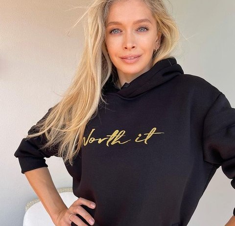 Где уже месяц на самом деле живет Вера Брежнева, которую ранее &laquo;обнаружили&raquo; в Польше