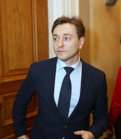 До Саши Белого и Есенина. Архивное видео 17-летнего Безрукова, поющего на украинском языке