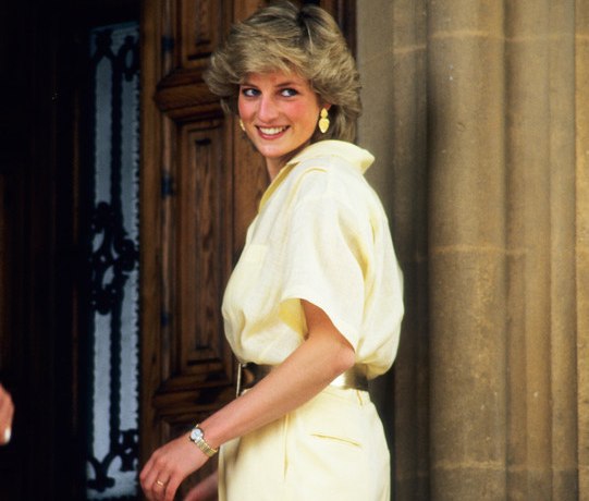 Спала с инструктором и бросалась с лестницы беременной. Была ли принцесса Диана святой?