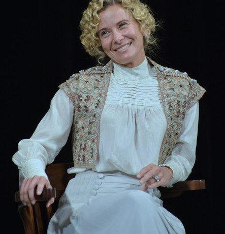 Спектакли с участием Юлии Высоцкой отменены из-за ее болезни