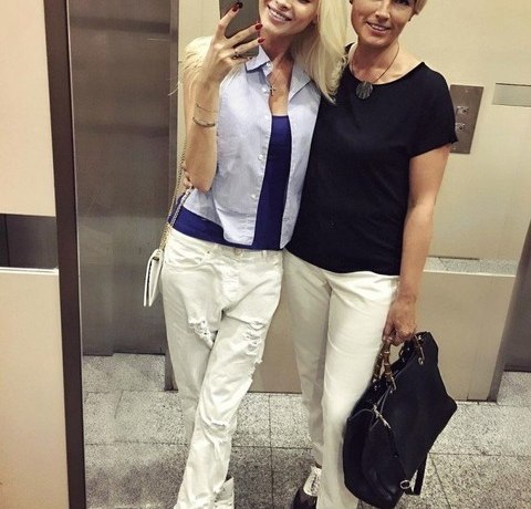 Мама Шишковой о слухах: &laquo;Люди читают и верят всему: про грудь, анорексию, дочь, живущую с Симоной&raquo;