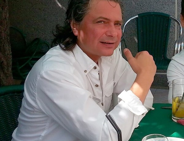 Как и где живет сейчас экс-солист группы &laquo;На-На&raquo; Владимир Асимов