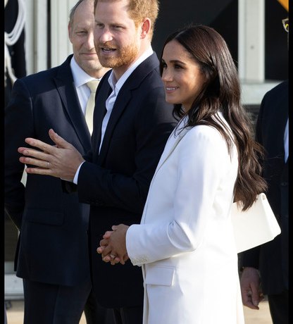 Меган Маркл была ослепительна в белоснежном костюме во время нового выхода в свет