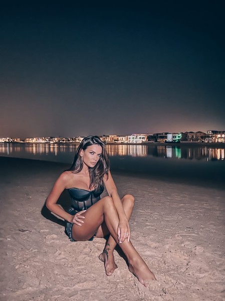 Чтобы отвлечься от тревожной ситуации в мире Катя уехала с семьей в Дубай